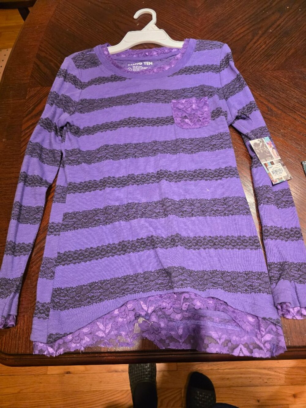 Hang Ten Purple stripe shirt. Size L 14. Activewear G7-16. Style HTG40K011